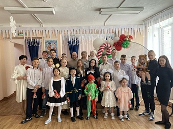 В Иркутске воспитанникам подшефного детского дома вручили новогодние подарки