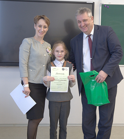 Сотрудники ФГБУ «ЦЛАТИ по СФО» организовали и провели детский конкурс «Экология души» в школе № 54 Новосибирска