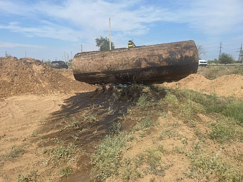 Росприроднадзором совместно с УМВД России по г.Волжскому установлен факт загрязнения земельного участка нефтепродуктами