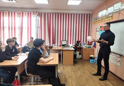 Сотрудники Росприроднадзора в Республике Хакасия провели урок экологии для школьников