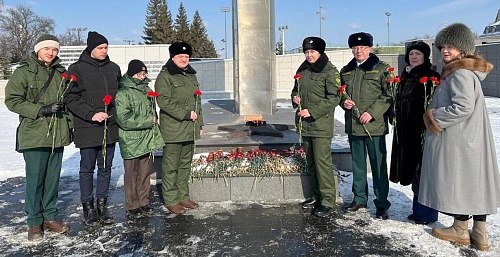 В честь Дня защитника Отечества сотрудники Управления Росприроднадзора возложили цветы к военным мемориалам