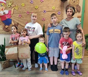 В День защиты детей сотрудники Росприроднадзора провели праздник «Сказка на ночь» для воспитанников подшефного детского дома г. Шелехов