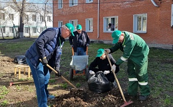Коллектив ЦЛАТИ по Омской области провел субботник  по уборке территории