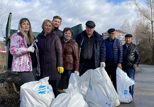 Сотрудники Южно-Сибирского управления Росприроднадзора приняли участие в общегородском экологическом субботнике