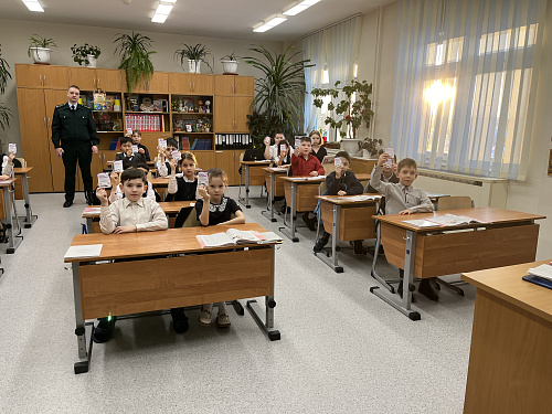 Сотрудники Росприроднадзора рассказали школьникам Ноябрьска о Премии «Экология – дело каждого»