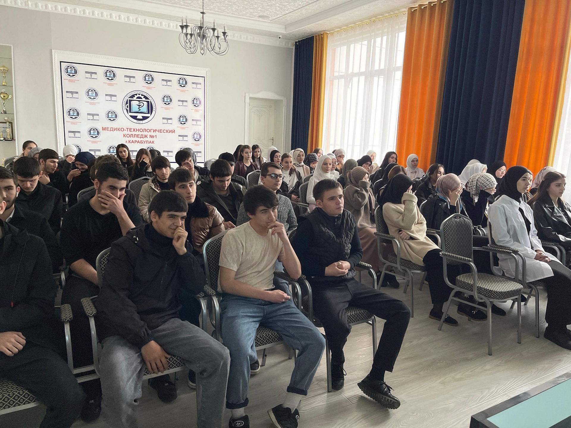 В Республике Ингушетия сотрудники Северо-Кавказского управления Росприроднадзора провели встречи со студентами колледжей