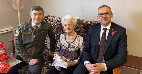 Сотрудники Северного межрегионального Управления Росприроднадзора и «ЦЛАТИ по Вологодской области» в Вологде поздравили с предстоящим Днем Победы труженицу тыла Лимову Ольгу Федоровну
