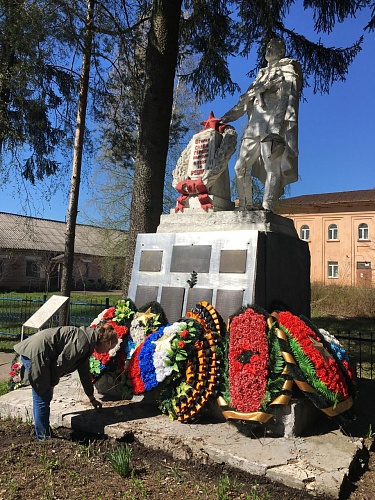 Специалисты ЦЛАТИ по Новгородской области возложили цветы к мемориалам
