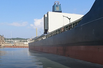 Инспекторы Росприроднадзора выявили загрязнение акватории порта Славянка в Приморском крае