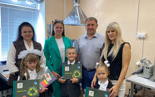 Учебником для детей-первоклассников сотрудников ЦЛАТИ по Псковской области стала экологическая книга «ЦЛАТИ экобук»