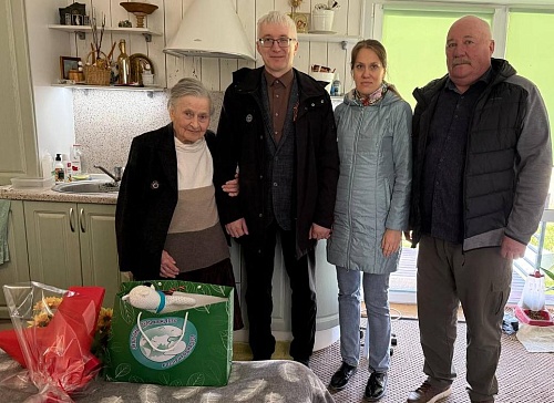 Сотрудники СЗМУ Росприроднадзора в г. Пскове поздравили с наступающим Днём Победы ветерана Великой Отечественной войны