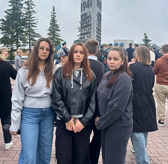 Сотрудники филиала ЦЛАТИ по УФО по Тюменской области приняли участие в акции «Свеча памяти»