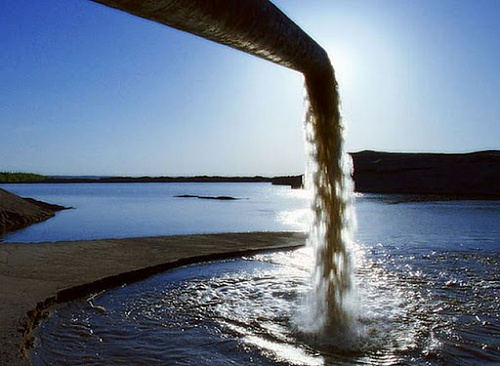 По искам Якутского природоохранного прокурора на водопользователей возложена обязанность возмещения причиненного реке Лена ущерба и обеспечения нормативной очистки сбрасываемых сточных вод