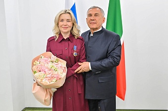 Рустам Минниханов вручил Светлане Радионовой орден «Дуслык»