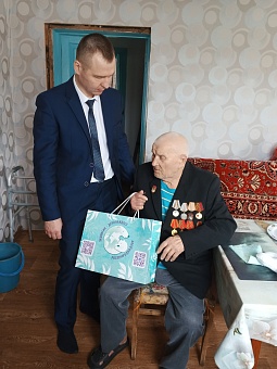 Сотрудники Росприроднадзора поздравили ветерана Великой Отечественной войны в г. Кургане