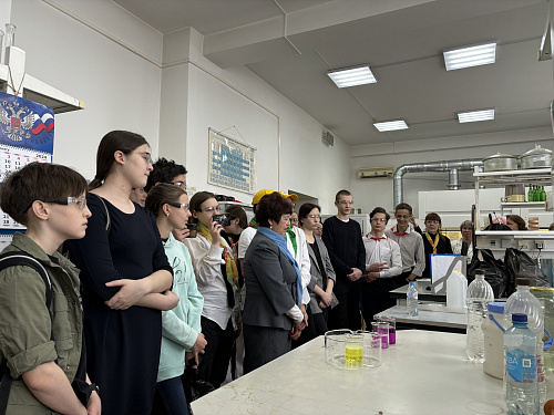 Сотрудники испытательной лаборатории ЦЛАТИ г. Екатеринбурга провели экскурсию для учащихся Городского детского экологического центра