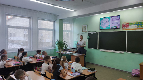 Сотрудники Росприроднадзора в Республике Хакасия провели урок экологии для школьников