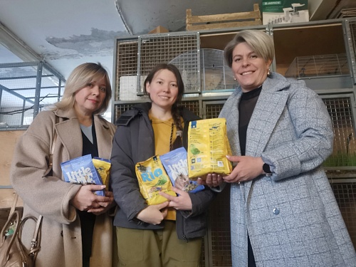 Сотрудники Западно-Уральского управления Росприроднадзора передали гуманитарную помощь обитателям центра реабилитации животных «Большое гнездо»