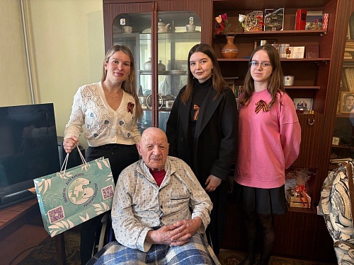 Сотрудники Уральского управления Росприроднадзора продолжают поздравлять ветеранов с наступающим 80-летием Победы в Великой Отечественной войне