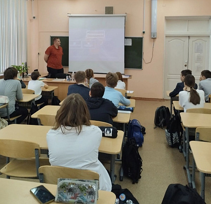 Инспекторы Магнитогорского отдела Росприроднадзора провели экоурок в Школе 60 