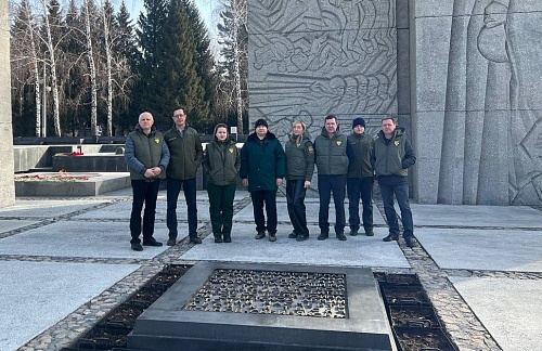 Сотрудники Сибирского управления Росприроднадзора приняли участие в благоустройстве Монумента Славы в Новосибирске
