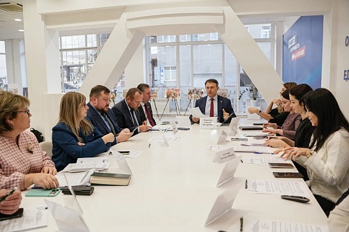 Алексей Карякин провел в рамках партийного проекта «Чистая страна» рабочую встречу по вопросу сохранения зеленых насаждений в г. Воронеж 