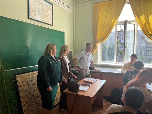 В Волгоградской области инспекторы Росприроднадзора провели экологический урок для студентов