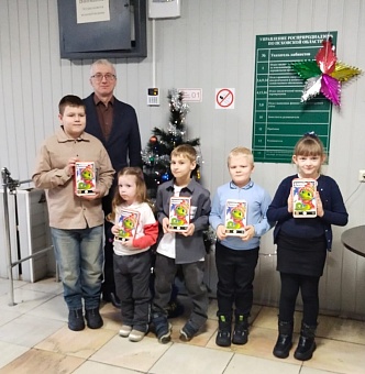 СЗМУ Росприроднадзора вручает подарки участникам акции «Экоёлка»