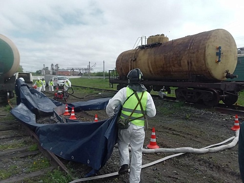 Инспекторы Росприроднадзора участвуют в комплексных учениях по локализации и ликвидации разливов нефтепродуктов на объекте ОАО «Российские железные дороги»