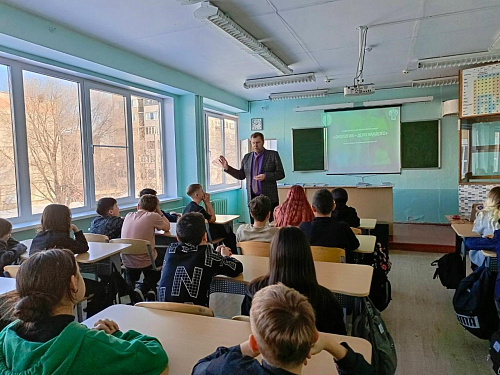 Сотрудники Росприроднадзора рассказали ученикам школы № 38 г. Магнитогорска о Премии «Экологии – дело каждого»