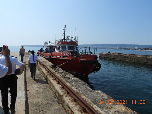 Сотрудники Росприроднадзора приняли участие в тренировочных учениях по ликвидации аварийных разливов нефтепродуктов в морском порту Феодосии