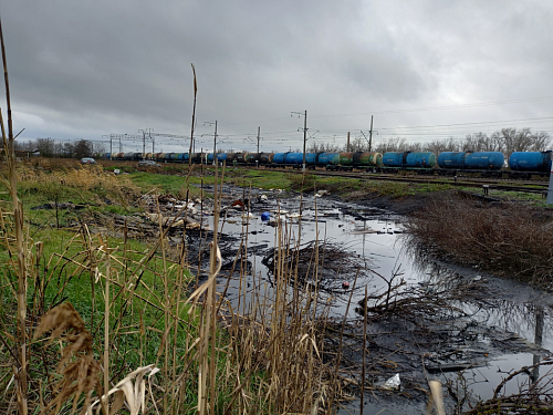 В Волгоградской области инспекторы Росприроднадзора установили факт загрязнения почвы нефтепродуктами