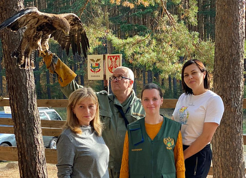 Инспекторы Росприроднадзора посетили с профилактическим визитом центр по мониторингу и реабилитации хищных птиц «Холзан»