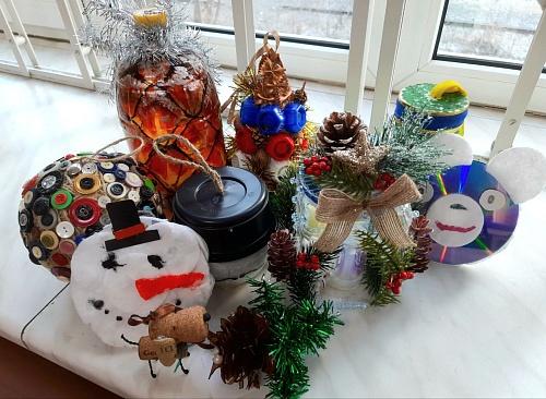 Дети сотрудников Западно-Уральского управления Росприроднадзора приняли участие в новогодней акции «Экоелка»