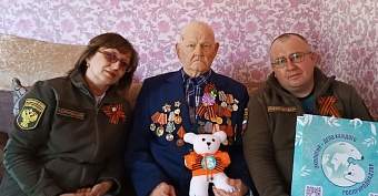 Южно-Сибирское управление Росприроднадзора поздравляет ветеранов с Днем Победы в рамках Всероссийской акции «Игрушка ветерану»