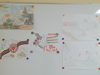 В филиале ЦЛАТИ по УФО по ЯНАО организована выставка детских рисунков в честь 80-летия Победы в Великой Отечественной войне