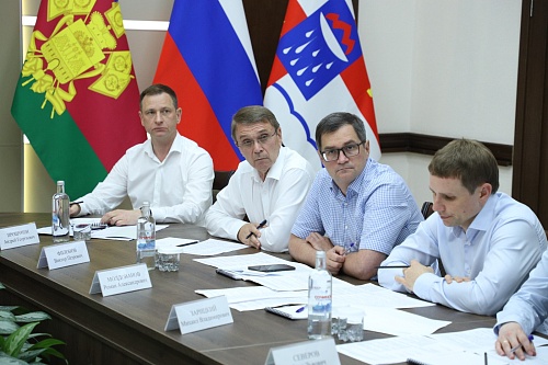 Роман Молдованов принял участие в выездном заседании краевого парламента в Сочи
