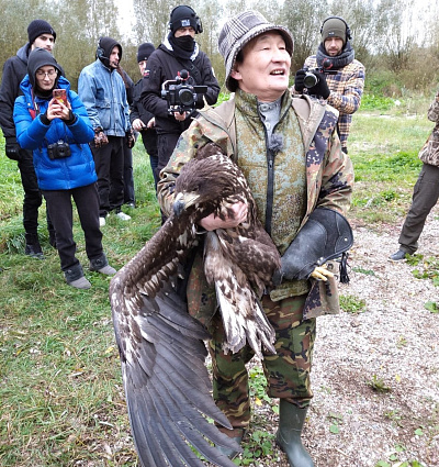 Под контролем СЗМУ Росприроднадзора в Калининградской области выпустили в природу филинов и орлана-белохвоста