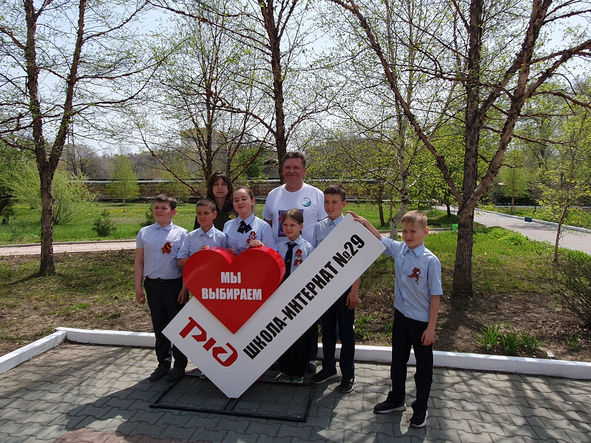 Сотрудники Росприроднадзора и воспитанники школы-интерната №29 ОАО «РЖД» высадили саженцы в г. Уссурийске Приморского края