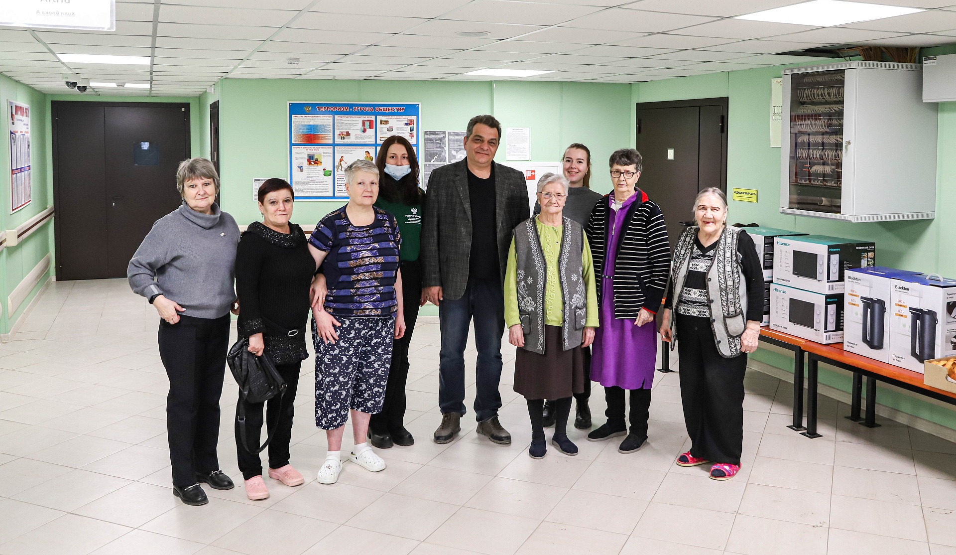 Молодежный совет Центрально-Черноземного управления Росприроднадзора поздравил подопечных Воронежского областного дома-интерната для престарелых и инвалидов с наступающим Новым годом