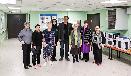 Молодежный совет Центрально-Черноземного управления Росприроднадзора поздравил подопечных Воронежского областного дома-интерната для престарелых и инвалидов с наступающим Новым годом