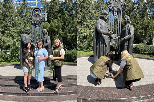 В Ростове-на-Дону сотрудники Росприроднадзора возложили цветы к памятнику святым Петру и Февронии