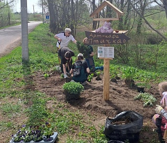 Сотрудники СЗМУ Росприроднадзора приняли участие в творческом экосубботнике