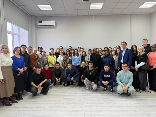 Сотрудники Нижне-Волжского межрегионального управления Росприроднадзора для студентов Астраханского государственного университета провели экскурсию в здании Управления