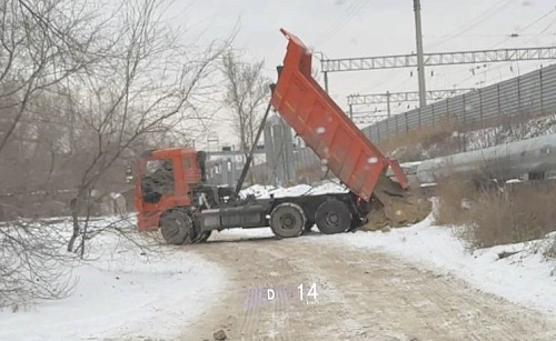 В Волгограде инспекторы Росприроднадзора выявили факт сброса отходов на почву
