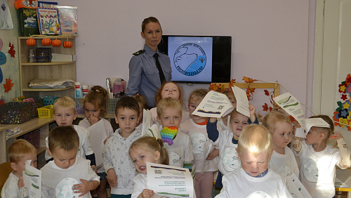 В Ижевске сотрудники Западно-Уральского межрегионального управления Росприроднадзора провели экологическую игру с воспитанниками детского сада