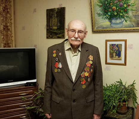 Директор ФГБУ «ЦЛАТИ по ЮФО» поздравил ветерана с Днем Победы
