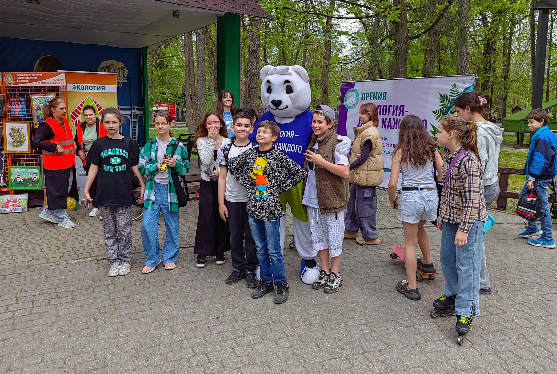 В Краснодаре сотрудники Росприроднадзора провели экоакцию и пригласили горожан принять участие в Премии «Экология - дело каждого»