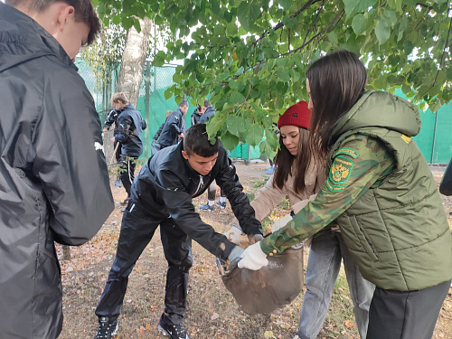 Сотрудники Росприроднадзора и юные футболисты провели спортивно-экологическую акцию в Казани