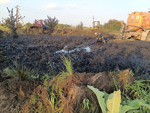 В Альметьевске в результате разгерметизации нефтепровода произошло загрязнение почвы площадью 198 кв.м.